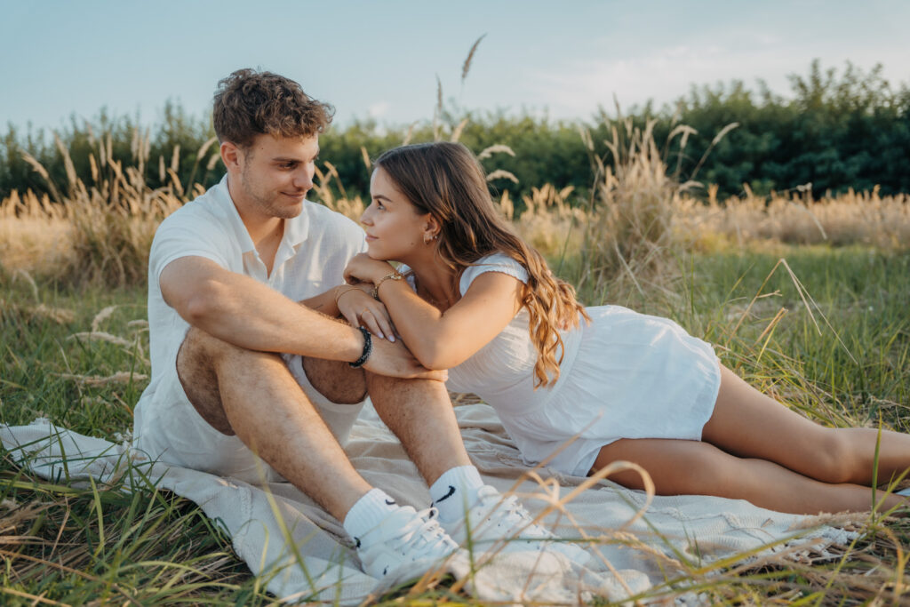 Pärchen beim Outdoor Couple Shooting