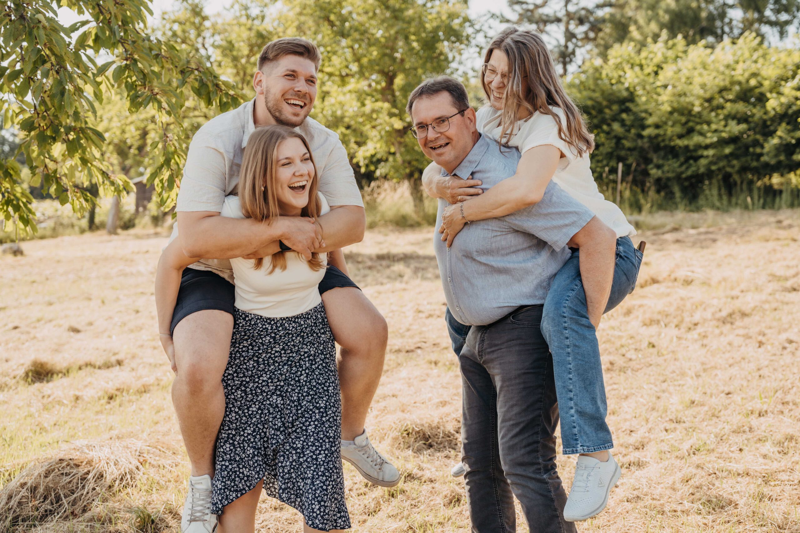 Familie beim Outdoor Shooting in Österreich