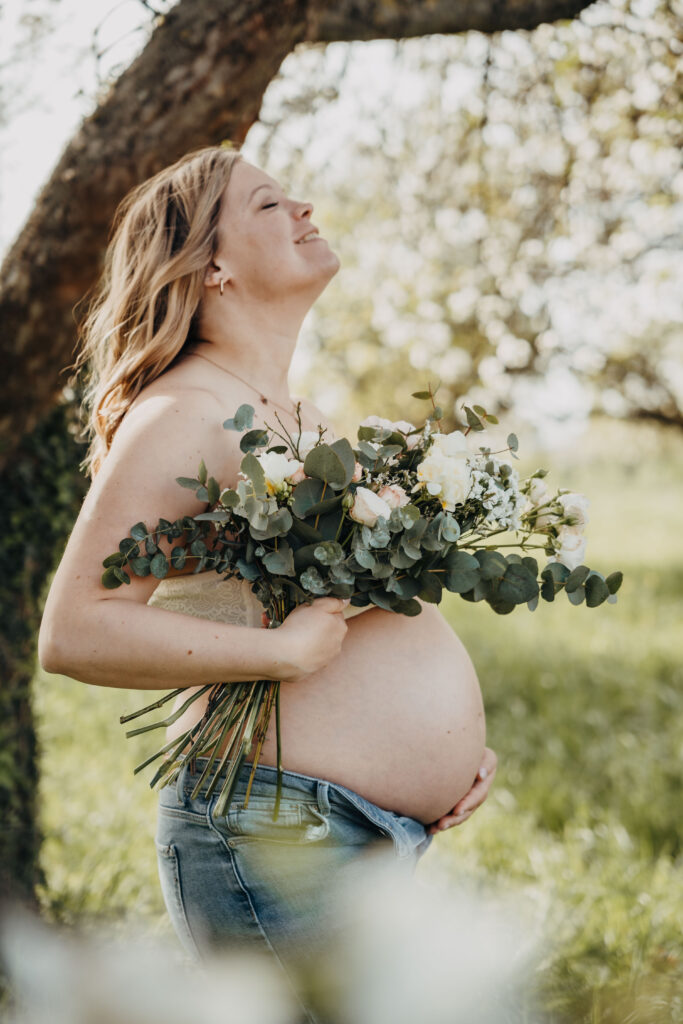 Mum to be beim Babybauchshooting