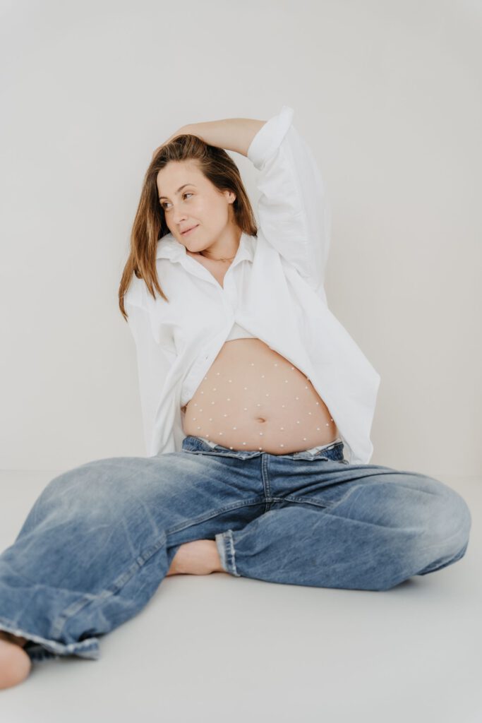 Mom to be beim Babybauchshooting.